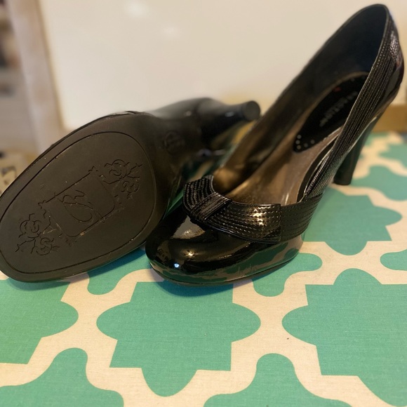 Kenneth Cole Patent Leather Heels - Picture 2 of 3